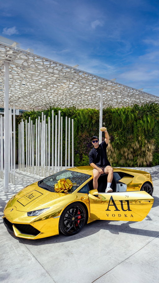 BEST SELTZER IN THE MF GAME 🏆📣 We surprised @nicknayersina with his very own GOLD Au Lamborghini 🤯🏎️ Welcome to the Gold Gang Nick 🇺🇸🚀🤝 #auvodka