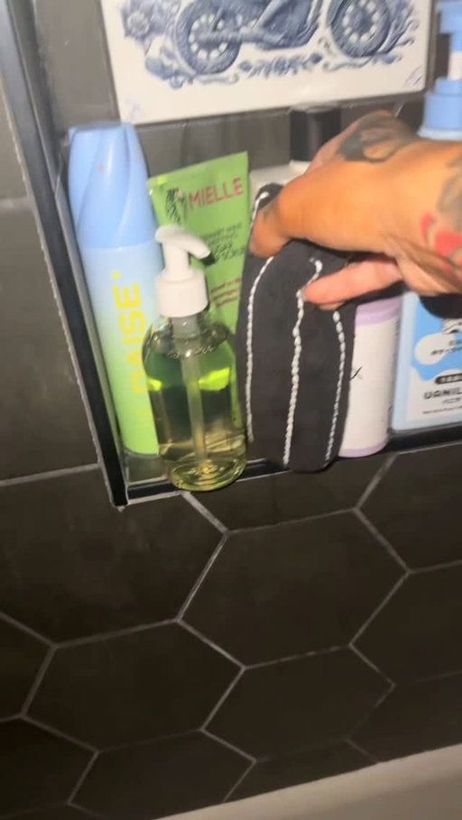 Different kinds video. What an evening with me as my man would look like. One of my fav things in this world is caretaking… I should have been a CNA lol! What do you think, would you like to come home to this?
#alexisxj #chubbychaser #eveningroutine