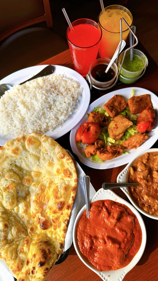⭐️CEDARS RESTAURANT GIVEAWAY CLOSED⭐️⁣
⁣
Mango Lemonade, Strawberry Lemonade, Tandoori Delight, Garlic Naan, Butter Chicken, Mango Curry, & Baklava 📍 Cedars Restaurant 🍛 ⁣⁣
⁣⁣
@cedarsseattle and I will be giving away a $100 gift card to one winner to Cedars Restaurant located in the University District of Seattle. The first time I ever had chicken tikka masala, butter chicken, and naan was here at Cedars during my college years at UW. I’ve had lots of great memories here with friends and family and their food always hits the spot! ⁣⁣
⁣⁣
HOW TO ENTER THE GIVEAWAY:⁣⁣⁣⁣⁣
✩ Like this post⁣⁣⁣⁣⁣
✩ Follow @happytomunch @cedarsseattle ⁣⁣
✩ Tag a friend! One tag per comment.⁣⁣ ⁣⁣⁣
✩ BONUS: Share this post to your story and tag me @happytomunch for 5 bonus entries. If your IG is not public, please send me a screenshot.⁣⁣⁣⁣⁣
⁣⁣⁣⁣
This giveaway is in no way sponsored, endorsed, administered by, or associated with Instagram. Giveaway ends on August 25th, 2025. The winner will be announced on my story the next day!⁣ ✨
.
.
.
#comfortfoods #butterchicken #mangocurry #garlicnaan #udistrictseattle #seattlewa