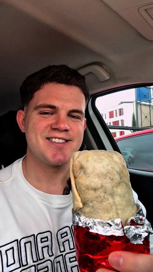 📍@madmex, Marketown Newcastle NSW

- Chipotle Honey Chicken Burrito 🥵🍯 ($15.50)
#ad #mexican #honeychickenburrito #fyp #viral