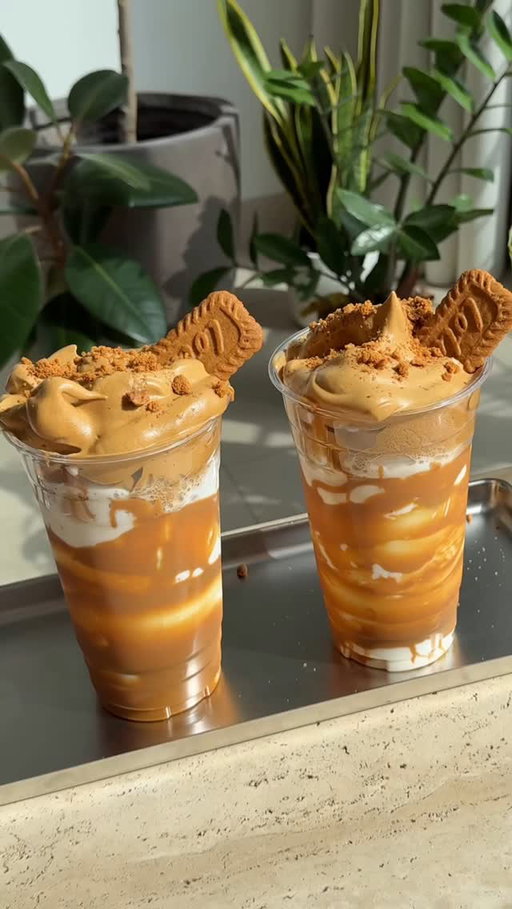 Lotus cookie butter fluffy coffee! 
Ingredients 
Instant Coffee 2 tablespoons 
Honey 2 tablespoons 
Hot water 4 tablespoons 
Lotus spread as much as you like
Milk of choice and ice cubes 

It tastes so delicious! Once a while it’s a good treat because you deserve that 🫶🏼

#lotusbiscoffcoffee #fluffycoffee #dalgonacoffee #coffeebro