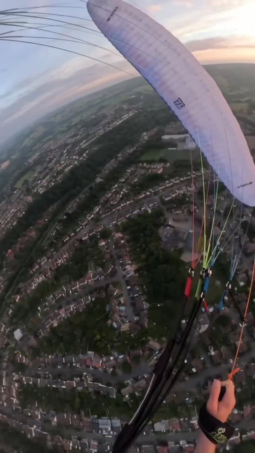 Nothing happens you just glide down☁️🪂

#flying #paramotor #paragliding