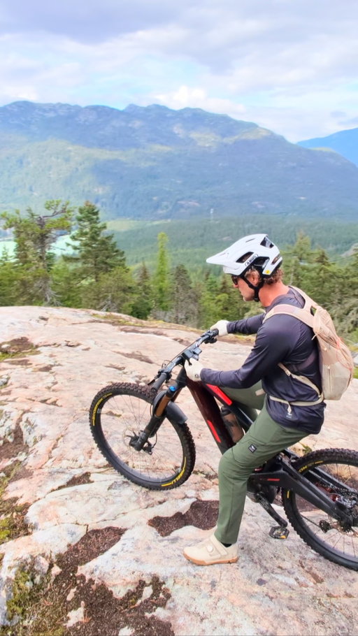 Whistler trails, electric green forests, and the perfect match: Wintergreen @sesh pouches. Fresh ride, fresh look. #seshproducts #seshproductsusa #ad