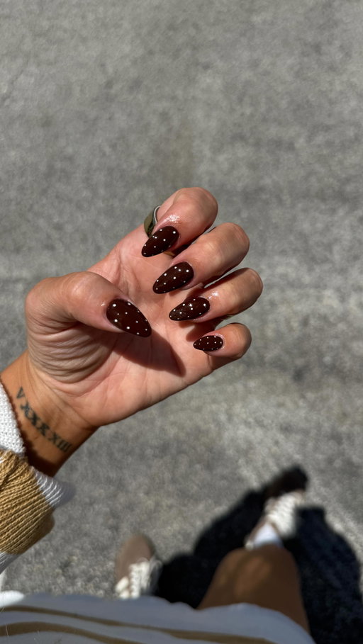 Hailey Bieber polkadot nails but make it fall🧸🤎🍂 comment “shop” for direct links!! #nailinspo #fallnails #autumnnails #haileybiebernails #newnails #trendynails #comewithme #nailideas
