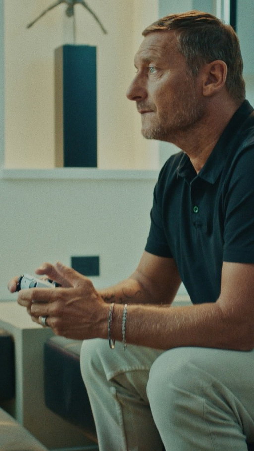 Ready to chip every goalkeeper in #FC26. @francescototti returns to the pitch by popular demand.

Pre-order now and get an ICON at launch. Download #FCMOBILE and add new ICONS to your team now. Link in story.