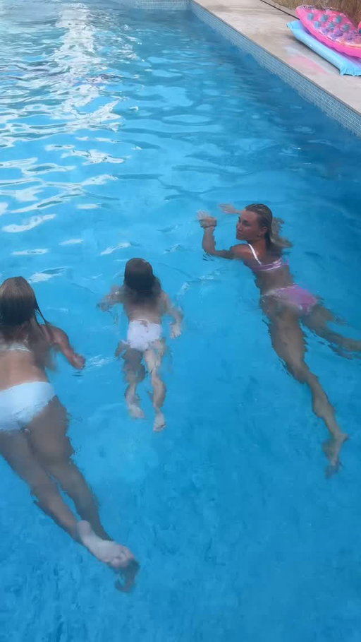 And just like that our little baby Margot Mermaid is swimming on her own ✨👏🏼🫶🏼💕
