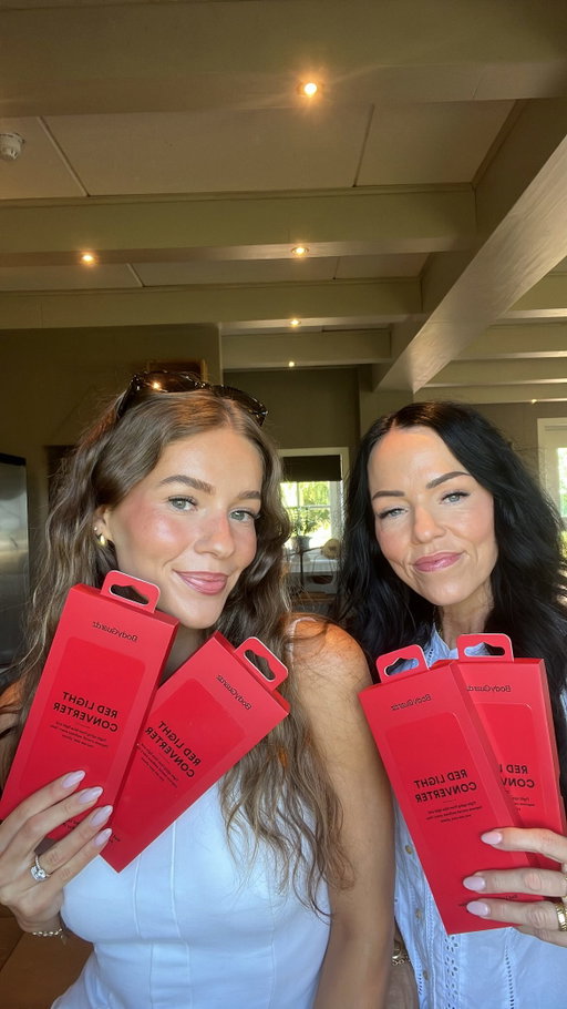 Did you know we spend an average of almost 5 hours a day staring at our phones 😳 … and while we protect against the sun, we often forget the impact of blue light!!!

These small daily exposures add up just like skipping SPF or falling asleep in makeup! They can even affect your eyes, sleep, skin’s health and how it ages🤯

 Introducing our newest launch at Mad Skin, the @bodyguardz Red Light Converter Screen Protector!! This goes beyond blue light glasses or normal blue light protectors! It transforms harmful blue light into beneficial red light that actually supports your skin✨

Screen time isn’t going anywhere so with this you don’t have to feel as guilty about it! 

Comment “📱” for the link to shop the skincare product you didn’t know you needed!!
