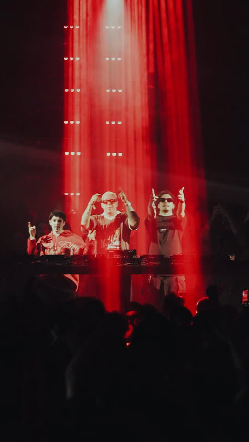 A tropa do Baile Lotadão aprovou a nova que fizemos com o @bbeattz 🚨 Quem aí tava esperando sair mais uma collab?

📹: @souguus