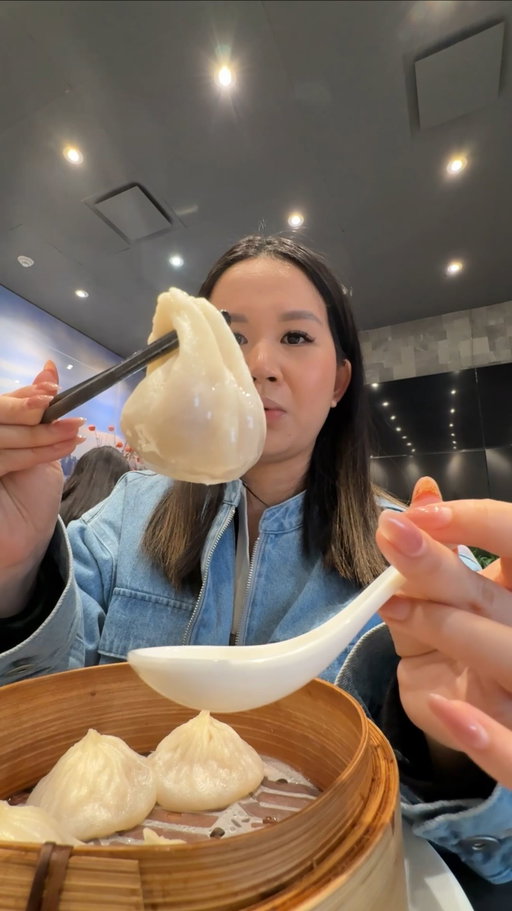 Delicious XLB dumplings in Richmond! The OG Shanghainese spot, Long’s Noodle House reopened in Richmond after its Vancouver location closed down due to a fire. They have 3 hours free parking - make sure to register inside!

📍 @longsnoodlehouse 

#richmond #richmondbc #dumplings #shanghainesefood #xlb #vancouverfood