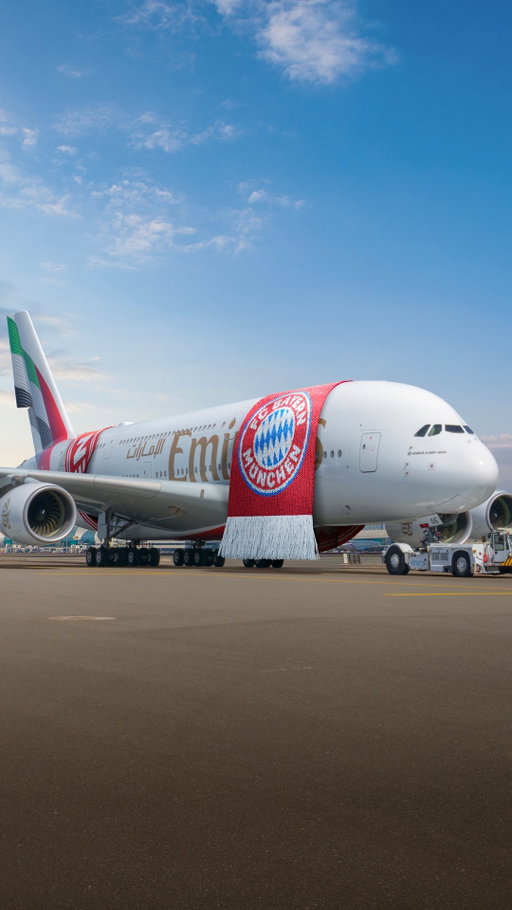Pack ma’s! Emirates is ready to soar into the new season with @FCBayern! 🔴 ⚪️ ✈️

#Emirates #FlyBetter #FCBayern