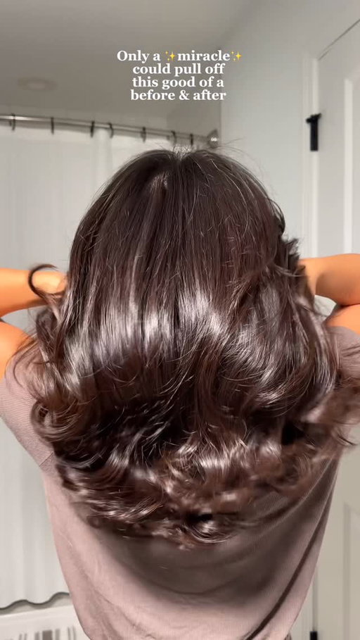Your hair works overnights 😴 so make sure to show it the tlc it deserves in the morning with the new @aveda Miraculous Oil ✨ #avedapartner #aveda #hair #haircare #hair