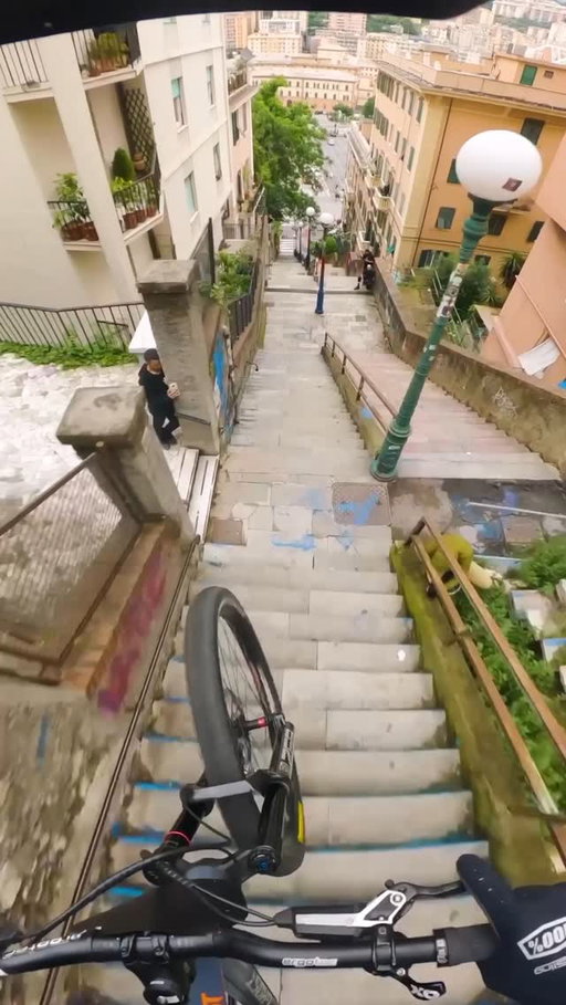 the stairs of Italy are ready for racing! 🙌
Red Bull Cerro Abajo Genova is around the corner! Catch it LIVE August 24 on Red Bull TV or on our YouTube. 🍿

🌎⏰👇
7:15 AM PDT
9:15 AM GMT-5
4.15 PM CEST (Local Time)

#bikelife #mtb #biking #downhill #urban