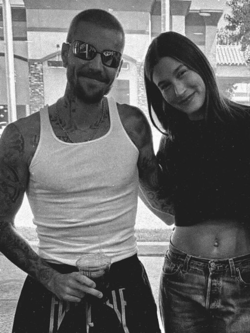 Sorry to the gurl I cropped out of this pic 

I just love this pic of hails and I lol