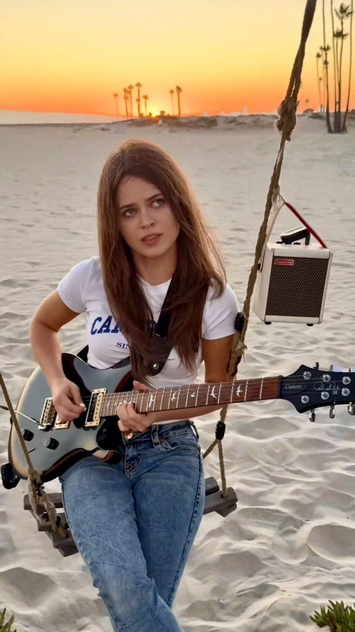 Hotel California ☀️🌴 

#hotelcalifornia #sunset #guitar #guitarcover #explore