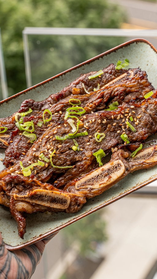 life is short and so are these ribs

comment “save” and i’ll send you the link to the printable recipe directly to your DMs!

https://feedthepudge.com/air-fryer-soy-marinated-short-rib