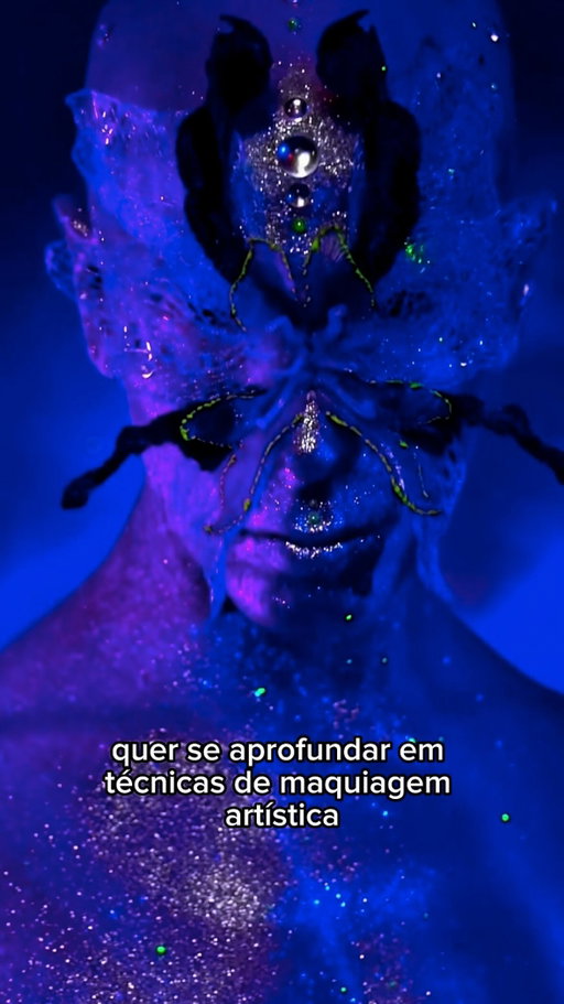Na oficina The Art of Embellishment, @ryburk vai te ensinar técnicas avançadas de maquiagem artística e mostrar como usar materiais alternativos para criar visuais impactantes. 

O artista também vai contar como ele usa os princípios do design em seu processo criativo e dividir um pouco do conhecimento adquirido em seus 15 anos de atuação. 

O curso vai ser realizado no dia 07/09 das 9h às 18h aqui na Escola Madre - localizada na Rua Piracuama, 19 - Perdizes, São Paulo. 

A aula vai contar com tradução simultânea e não precisa investir material. Pedimos apenas que você traga o seu kit de pincéis, tesoura, pinça e aplicador de strass/pedraria. 

Para conferir mais informações sobre o curso e garantir a sua vaga, é só clicar no link da Bio ou enviar uma mensagem no WhatsApp (11) 99989-3113. As vagas são limitadas! Esperamos por você! ❤️