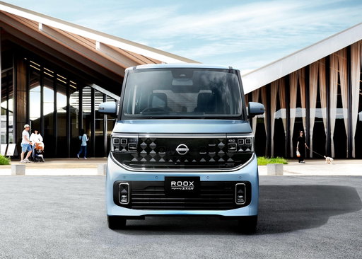【お知らせ】
新型 #日産ルークス まもなく登場！

さらに広く快適に、もっと使いやすく。
軽自動車で初めての先進安全技術や、日産初のカラーリングをまとったエクステリアなど、進化ポイントが盛りだくさん！

インテリアのこだわりもぜひチェックしてみてください。

8/23(土)から全国各地で先行展示会を開催。
#日産グローバル本社ギャラリー では特別イベントも実施予定です🚗💨

#日産ルークス #NISSAN #軽自動車