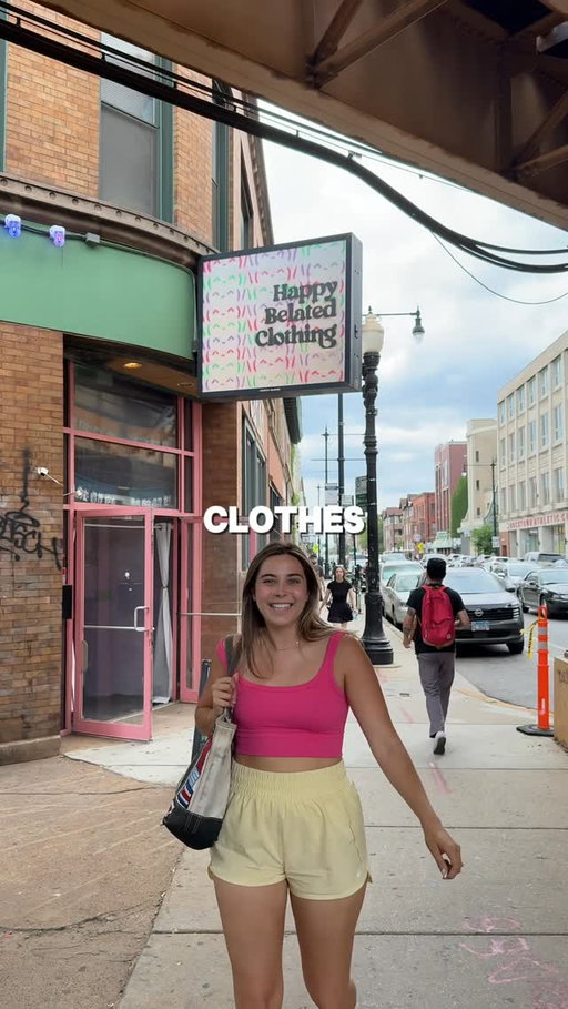 Chicago thrift lovers, this store is a game changer 🛍️ @happy_belated_clothing in Wicker Park sells clothes by the pound for just eight dollars a pound. 

Everything comes from Japan from workwear to kimonos to cute purses and even stuffed animals. 🧸 where you find in the basket and score some unique treasures!

#chicagogram #thingstodoinchicago #chicagothrift #chicagothrifting #chicagovintage #chicagostyle #chicagofashion #chicagoshopping #wickerpark #wickerparkchicago