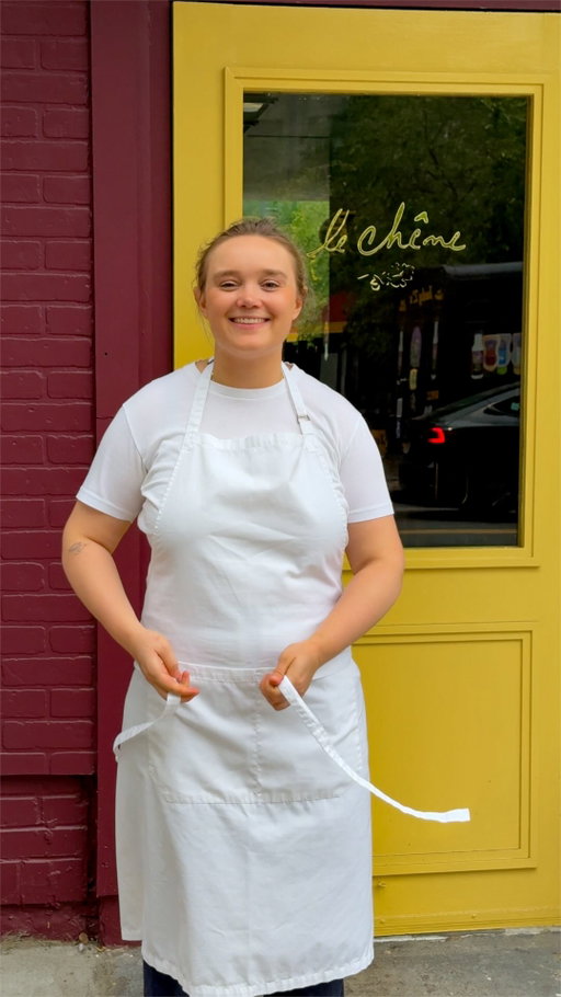 Être cheffe française à New York … avec la géniale @alexiaduchene 👩🏼‍🍳

Une super matinée passée avec Alexia au marché, puis dans son premier établissement New Yorkais: @lechenenyc (West Village).

Et pour les reco’ d’Alexia:
🍕 @ceres.nyc 
🍵 @sorate.co 
🍪 @fromlucienyc 
🍩 @dailyprov 
🥬 @halalpasturesfarm 

#francaisanewyork #newyorkadresses