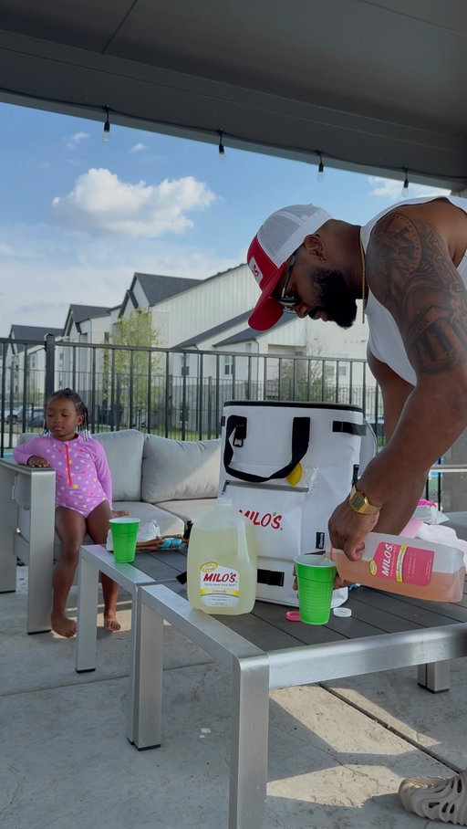 Backpacks down, swimsuits on! That’s how we do back-to-school afternoons 🏖️#ad and @drinkmilos Lemonade is our go-to reset button espcially the new strawberry lemonade! 🔥🔥 #MilosMomentMakers