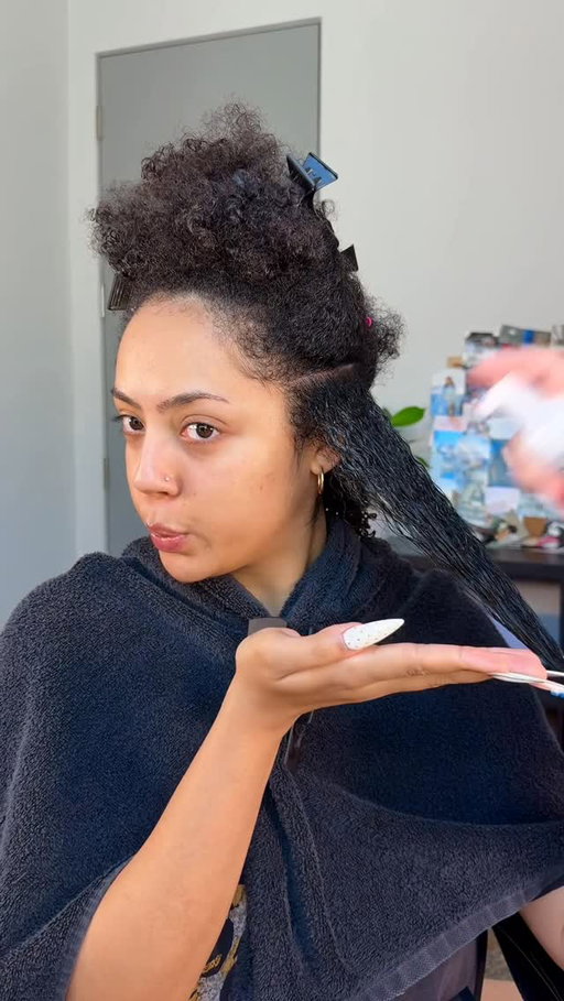 somehow the curls came back even
BETTER than before?? 👀 new curly hair routine unlocked 🤩 #curlyhairroutine #curlyhair #curlyhairtutorial #curlyhairstyles #heatdamage