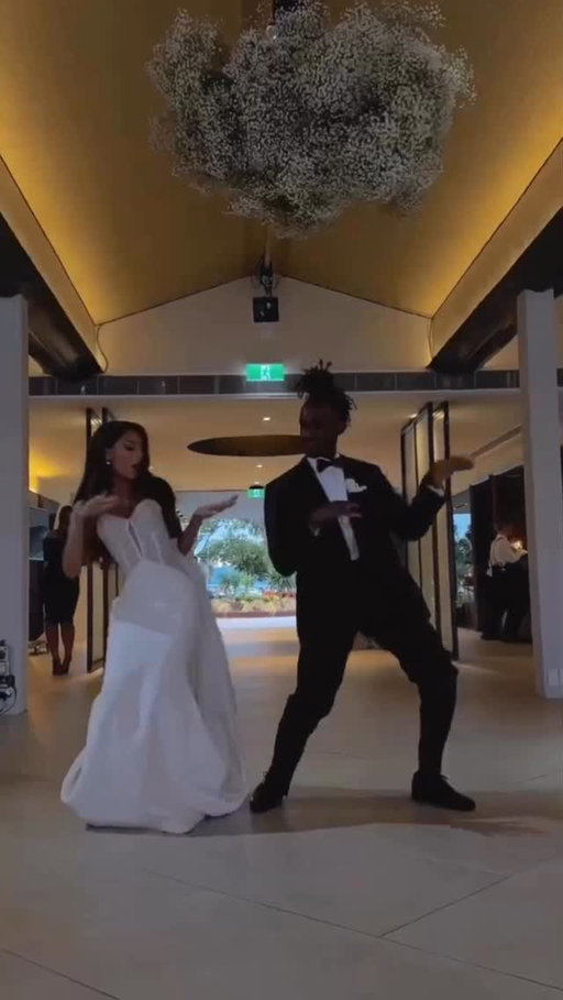 Not professionals, just professionally in love 💃

Credit: @bridal_vanessa
Bride: @c.deff

#withjoy #weddingdance #newbride #newgroom #weddingmoment #weddinglove