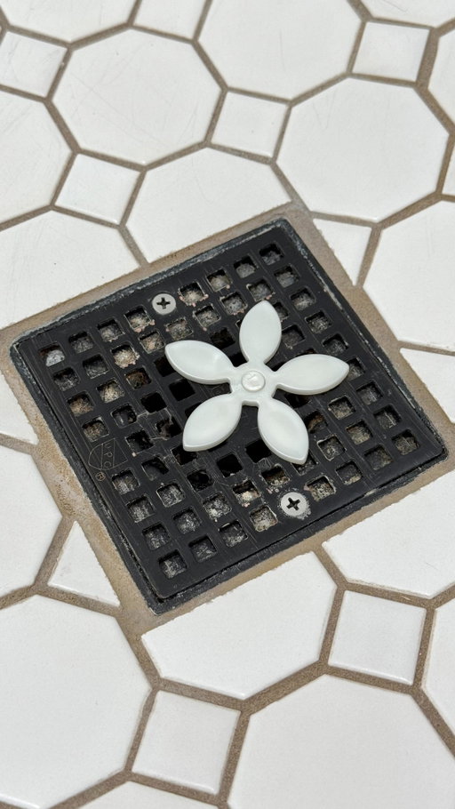 Hair in the drain? Not today👏

This little gadget catches all the stray strands before they turn into a clogged nightmare. Fits most shower drains, super easy to use, and honestly… kinda satisfying to watch it work. 😍🤮
We’ve tried a ton of different drain hair catchers and this is one of the more subtle ones – the flower is kinda cute sitting on the drain like that! 🤭

Send this to someone who has great hair but doesn’t want a plumbing disaster on their hands💇🏼‍♀️

🛍️ Comment “DRAIN” to get the details or check the “bathroom favorites” folder on our Amazon storefront!!

#everythingenvy #founditonamazon #draincleaning #homeessentials #bathroomhacks #bathroomrefresh #cleaningmadeeasy #amazongadgets #amazonmusthaves #amazonbathroom #asseenonsharktank #amazonhome #amazonfavorites DrainWig, drain cover hair catcher