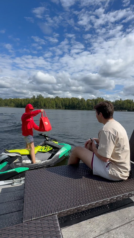 No way he soaked us at the end 💀🚤

#doordash #jetski #lake #comedy