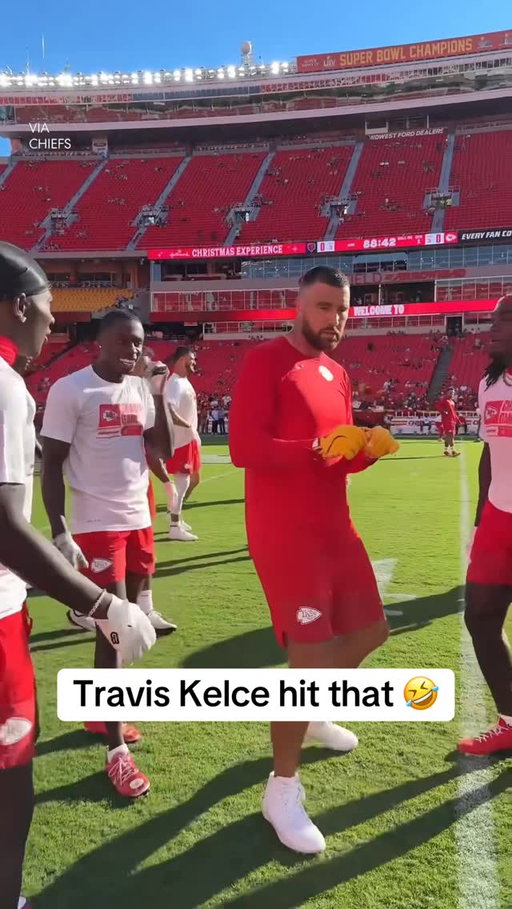 Travis is really 1-of-1 🕺😂

#traviskelce #nfl #football #chiefs #dance #kansascitychiefs #fyp #sports