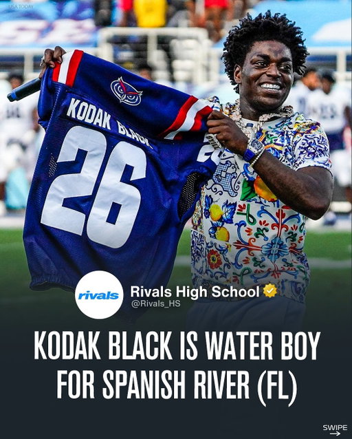 Kodak Black is water boy for Spanish River (FL)🤯

(via EraPrep/X)