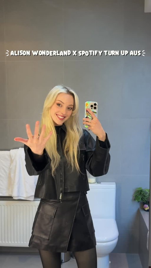 GRWM for Spotify x Alison Wonderland Turn Up AUS Event! ⚡️🩷 

#umapartner #spotifypartner  @alisonwonderland @spotifyaunz
