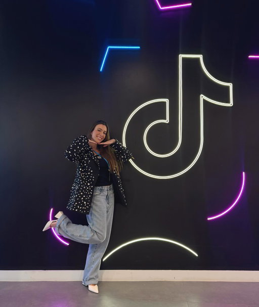 São Paulo em dose rápida, mas intensa! 🩷

Tive a honra de estar no TikTok Brasil em um evento incrível ✨ daqueles que somam, inspiram e conectam.
Ainda deu tempo de viver a cidade do jeito que eu amo: jantar com amigas em um lugar especial e aproveitar cada segundo. 😍

Foi corrido, mas inesquecível. SP, volto já já! ✈️

 #tiktokbrasil #housi #sãopaulo
