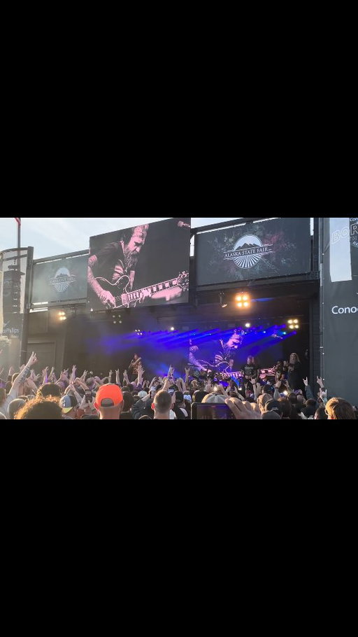 @creamale thanks the Alaska State Fair crowd and talks about Brent Hinds after Mastodon’s first show following Hinds’s death. August 22, 2025.

 Vid by fsdks1999

#mastodon