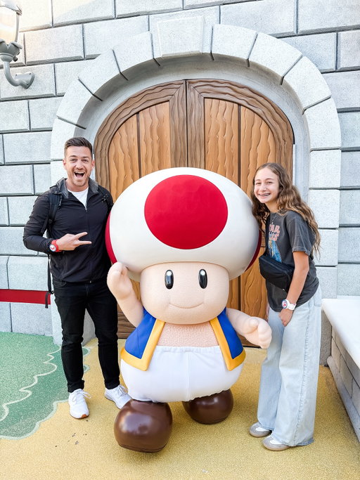 POV: You’ve built a business that lets you fly cross country to Super Nintendo 🎮 world with your daughter for her 13th birthday because the one down the street from you wasn’t open at the time. 

The business paid for the air travel, hotel, theme park tickets, food, souvenirs, and the unlimited time off. 🙌 

It may not be a picture of me in front of a Lamborghini but this is what I would call a flex 💪
