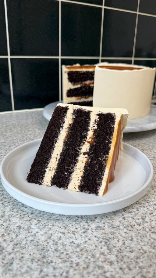 SALTED CARAMEL CHOCOLATE CAKE 

the full written recipe is on ashbaber.com, there’s also a link in my bio :)

#cakes #baking #dessertrecipe #cakerecipe #goodfood #foodreels