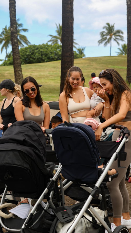 Moms Making the Switch 💪 Walking it out in Honolulu in GOTS Certified Organic Cotton Activewear—because our bodies (and our kids’) deserve better.