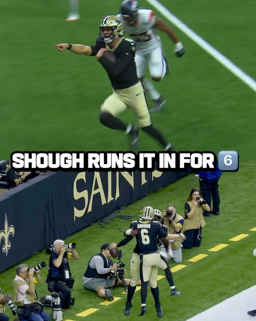Had to point to the cameras too 🫵

📱: Stream on #NFLPlus