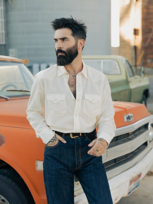 Western promises.

Wearing full @buckmason.