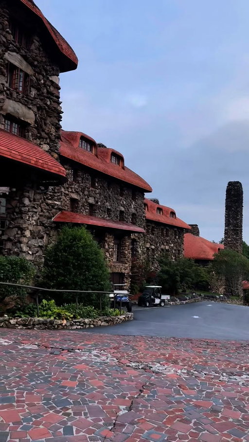 Since a few of y’all missed the name of the resort, here you go: it’s called @omnigrovepark 

• It took me 3 hrs 20 mins to get to the resort. P.S. I live inside the perimeter in ATL.
• The drive was super easy, I even did it solo.
• You can book a spa day or an overnight stay directly on their site.
• The rooms have been renovated.
• it’s a perfect solo escape, couples getaway, sisters’ trip, or a girlfriends’ weekend.
• And yes, it’s also family friendly.

P.S. 
GA residents when you book by Oct 9 enjoy 20% off stays + complimentary parking (Aug 1–Oct 9, 2025)

So the real question is… who are you going with?

 #omnigroveparkinn #thingstodoinatlanta  #spaday #familyfriendlyresort #asheville