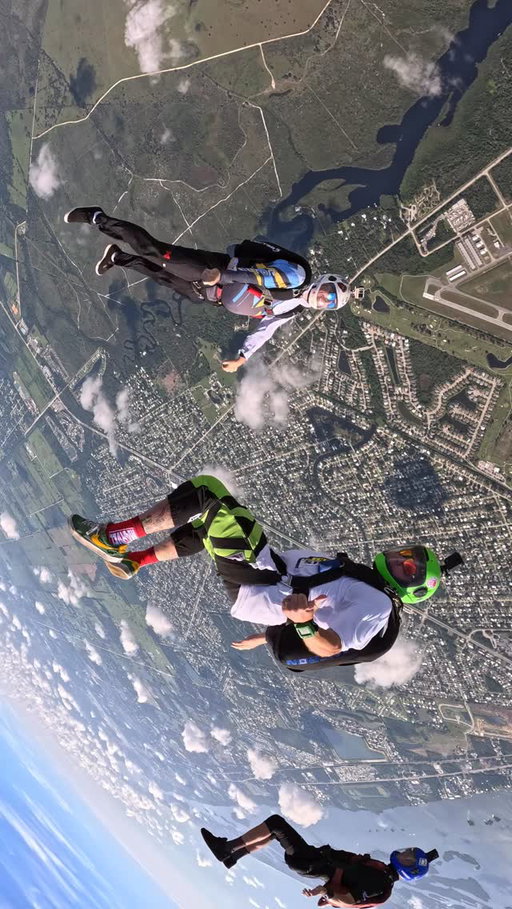 OMG we’re back again 😛 @skydive_sebastian