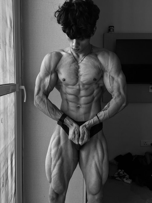 20 YEAR OLD PEAK NATURAL AESTHETICS ✨💪