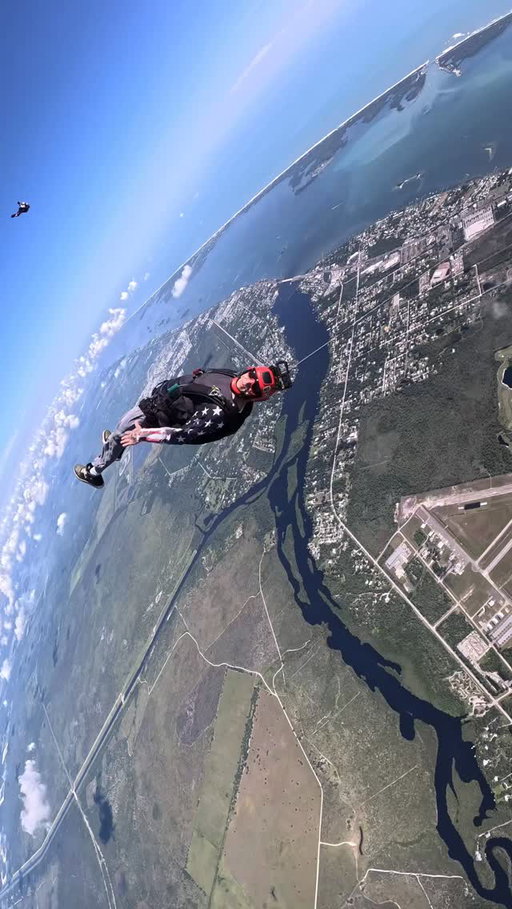 💃🪂
@skydive_sebastian