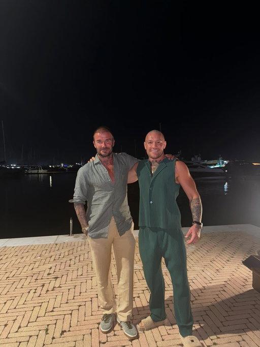 David Beckham, what a guy! 

Great to meet you and the fam finally, a big inspiration for me growing up! ❤️ 

The Beckham dynasty, an absolute powerhouse that COMMANDS FULL RESPECT! 🙏

#YachtNeighbours #Family 🇮🇪 🌍 🇬🇧