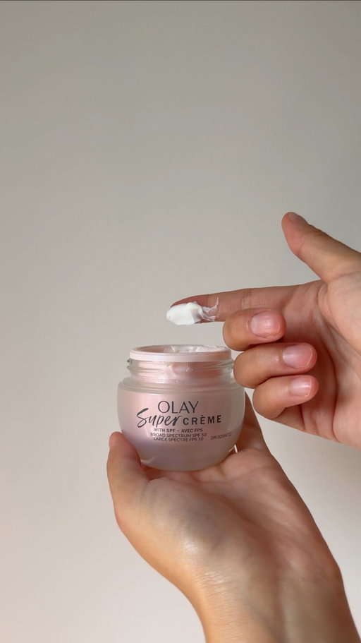 #ad Une crème 5-en-1 qui vous protège du soleil ET fait une excellente base de maquillage ? ☺️ La nouvelle Super Crème de @olay a tout pour plaire! #PartenaireOlay