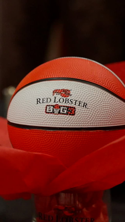 When the squad’s hungry, @redlobster makes sure everybody eats.