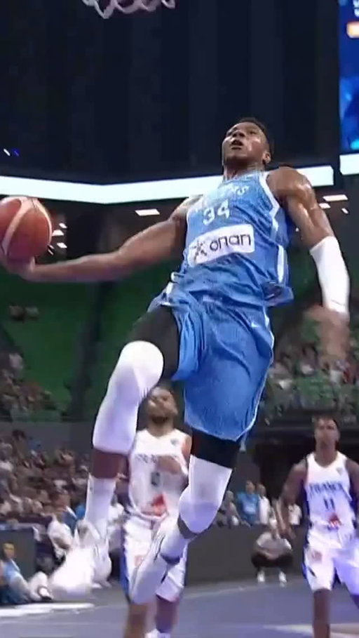 Giannis with the FASTBREAK WINDMILL! 🇬🇷 

#EuroBasket