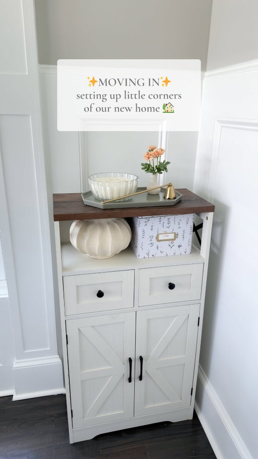 Making our new house our home ❤️🏡 comment “home” and I’ll message you everything I was able to link from setting this up! 

#newhome #movingin #unpacking #makingahouseahome #diningroom #homedecor #homeorganization