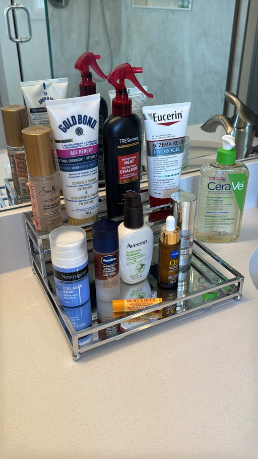 It’s the best time of year because the @shoppersdrugmart Top Picks event is on until September 5th. Plus earn PC Optimum points on these curated picks (my fave rewards program in Canada!) 

I’m loving some tried and true products (like @burtsbeesca classic lip balm) and some new to me skincare (like the @cerave_canada hydrating foaming oil cleanser, the @eucerin Hyaluronic Filler serum, and the @neutrogenacanada Collagen Bank moisturizer) 

Have you tried anything new you’re loving lately?

#ShoppersTopPicks #Ad #newskincare #shoppersbeauty