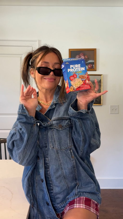 she’s✨all that✨ @officialpureprotein 🩷🫶🏼millennial mamas this one’s for you I haven’t found many protein
bars I love and this one is so delish! #pureprotein #breakfast #90skids #motherhood #PureProteinPartner #PebblesCereal