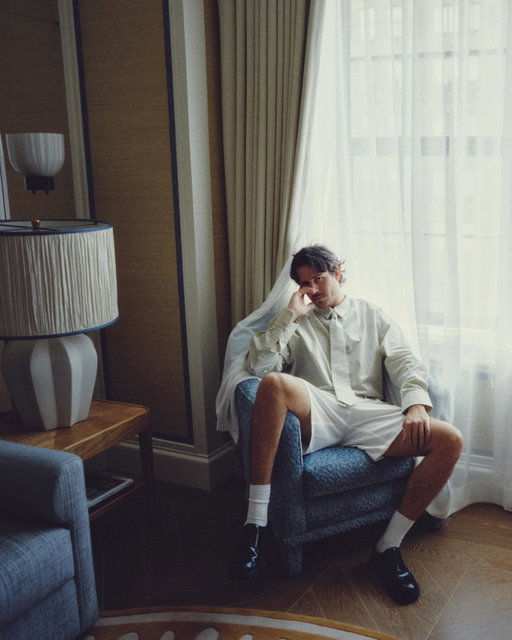 Central Park East, with @leamalmes 🌳🤍

shot by @garrettnaccarato 

———

While in New York, I had the chance to link up with the always-talented Garrett Naccarato. Together we captured a summer look by @leamalmes : the unisex white blazer & bermuda shorts, paired with their sage dress shirt & tie. The city was glowing that day, & it reminded me how much I miss calling it home xx